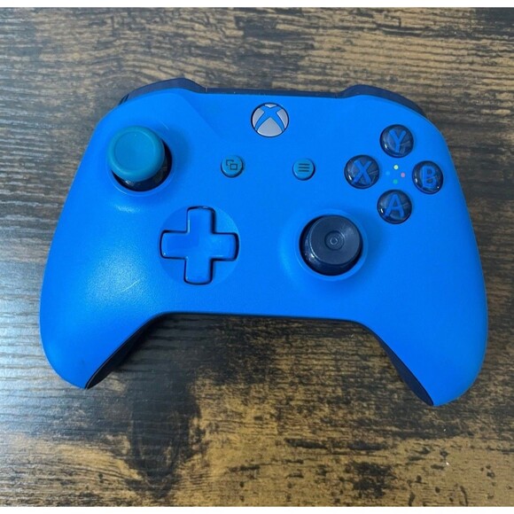 Lot of 3 Microsoft Xbox One Controllers – For Parts or Repair (Untested) - Picture 6 of 11